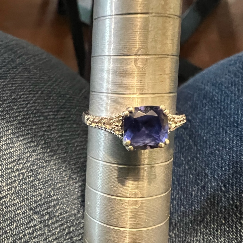 Vintage size 7 blue Sapphire and diamond 925 ring. Intricate setting.